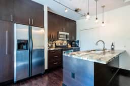 Cool, modern 1 bed * Sleeps 4 * Parking * Balcony