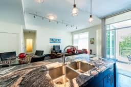 Cool, modern 1 bed * Sleeps 4 * Parking * Balcony
