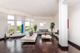 *Unbelievable 2 bed/2 bath* 1200sq ft * Parking *