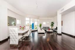 *Unbelievable 2 bed/2 bath* 1200sq ft * Parking *