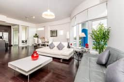 *Unbelievable 2 bed/2 bath* 1200sq ft * Parking *
