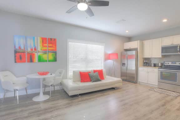 Resort living! * Cool like new Apt * Full Kitchen