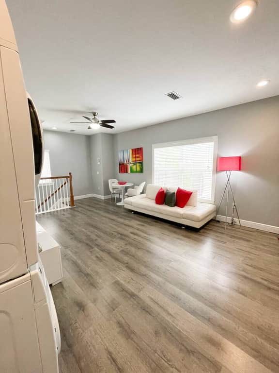 Resort living! * Cool like new Apt * Full Kitchen