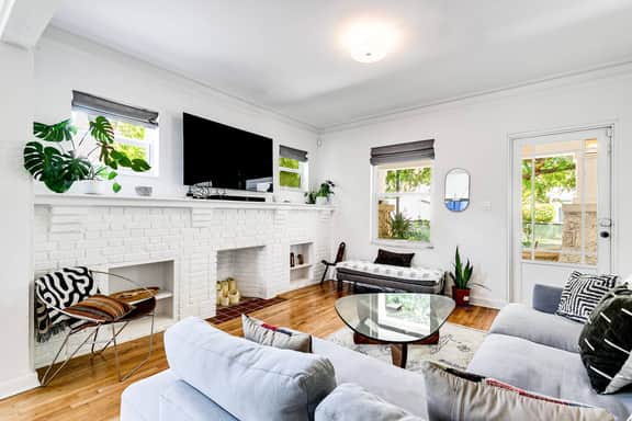 Design District Home *Fully Updated * Parking*Yard