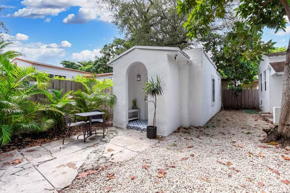 Stay In style at MIami Studio*Design District