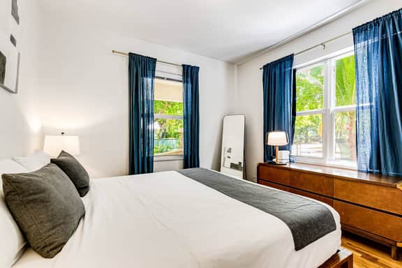 2 houses! * Stylish* Design District * Hse + Guest