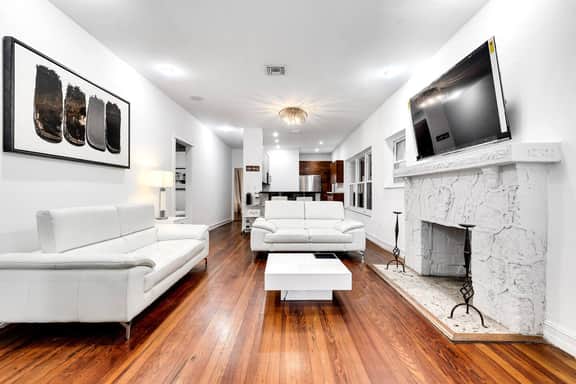 3 bed/2 bath*Design District*Hot tub*Parking*Yard