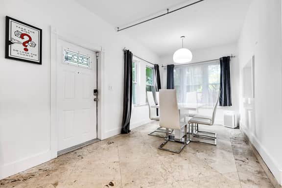 3 bed/2 bath*Design District*Hot tub*Parking*Yard