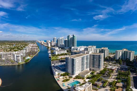 Luxury Beach Home•Pool•2 beds/3 bath•Walk to Beach