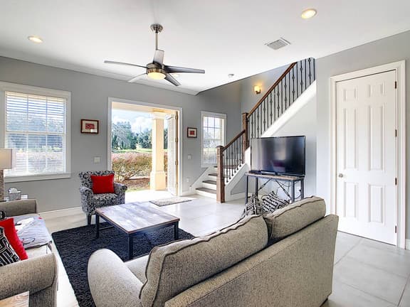 Sleeps 10 * House + Apt *Pool*Near Disney*GolfView