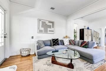 Stylish Design District house, 2 bed/1 bath, parking, yard, fully updated