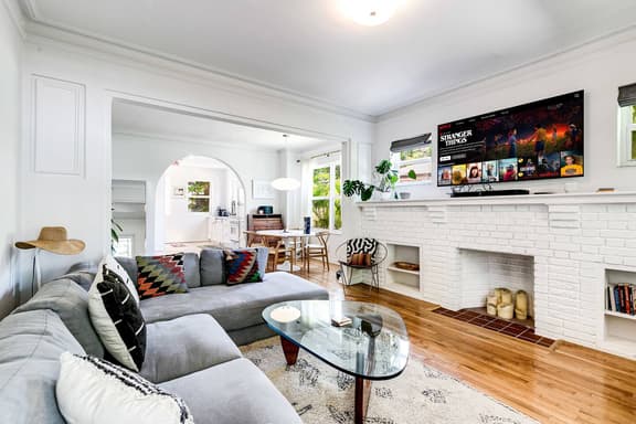 Design District Home *Fully Updated * Parking*Yard