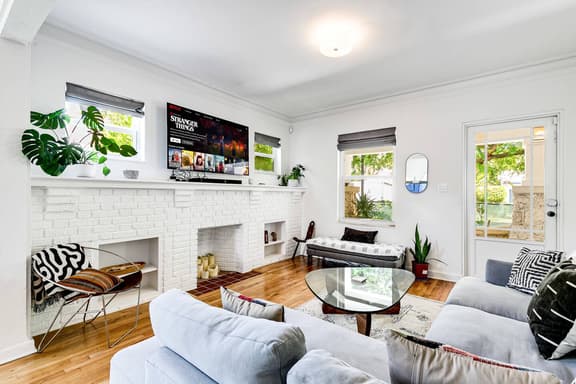 Design District * Chic House * Yard * Sleeps 4